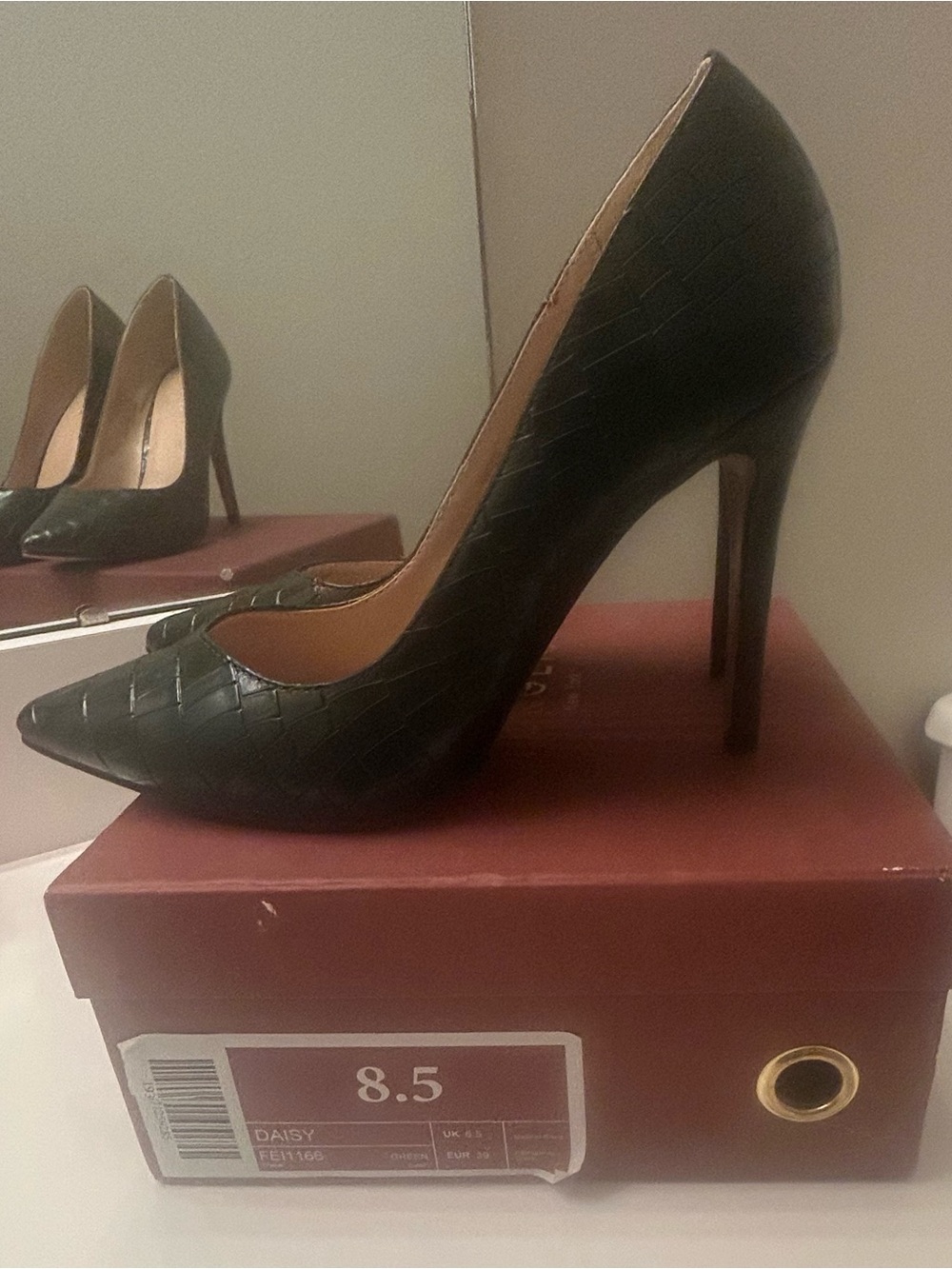 Green Croc Embossed Pointed Toe Pumps - Picture 6 of 6
